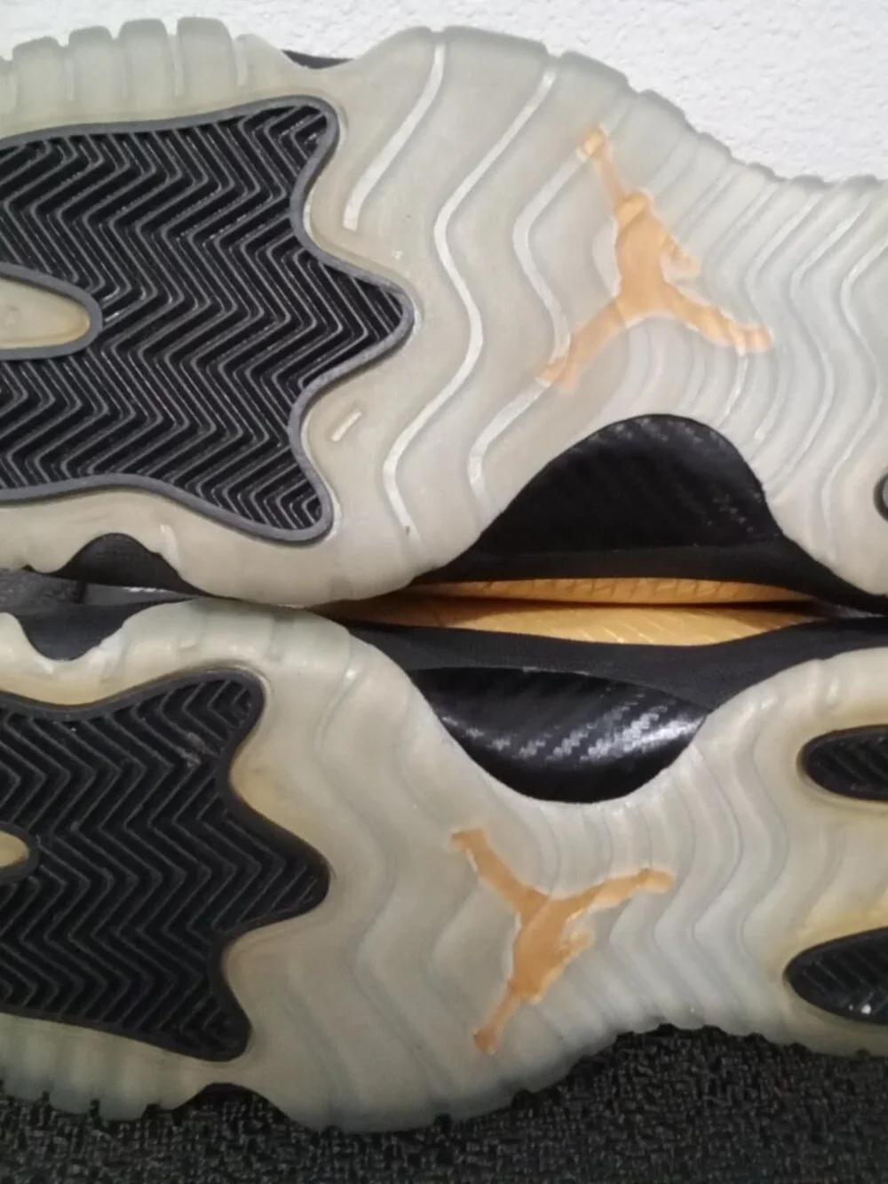 Air Jordan Future sneakers in Metallic Gold and Black, men’s size 7.